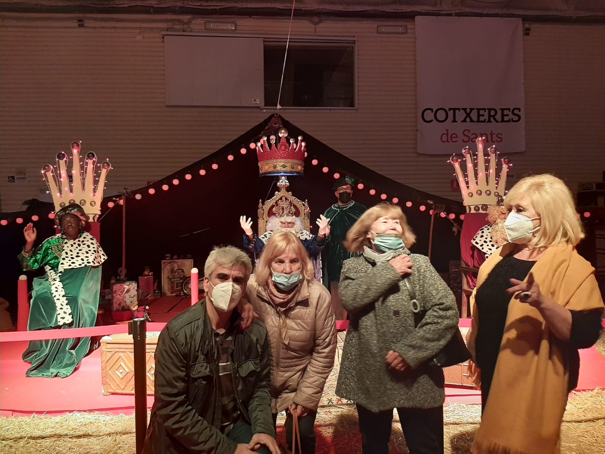 jaclavero1's tweet photo. #Gràcies a totes les #entitats i voluntaris que heu tornat a fer possible el #Campament #Reial a @CotxeresCasinet. Igualment als que heu fet #recollides de #joguines als diferents #barris de @BCN_SantsMont. Que gaudiu de  #CavalcadadeReis, que tingueu una nit mágica i Bon 2022 ! https://t.co/s8cLtpdP6d