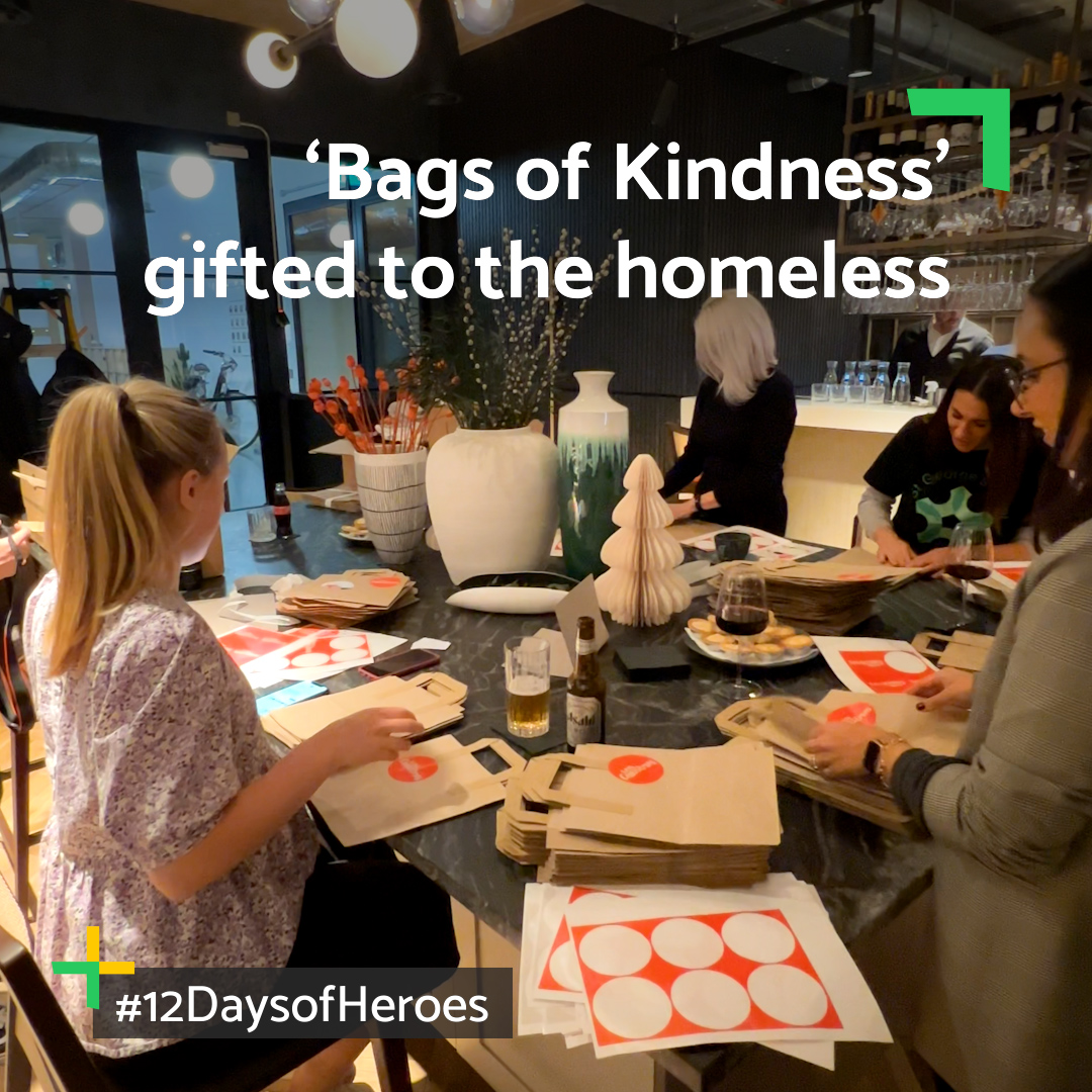 LeedsPlusSocial's tweet photo. The volunteers that helped the homeless with warm clothes and more this Christmas 🎁❤️

Our final #12DaysOfHeroes spot goes to the volunteers at @34boarlane whose amazing initiative helped protect those most in need over the coldest months.❄ Donations went to @cryptleeds https://t.co/FwePvCtJ1H