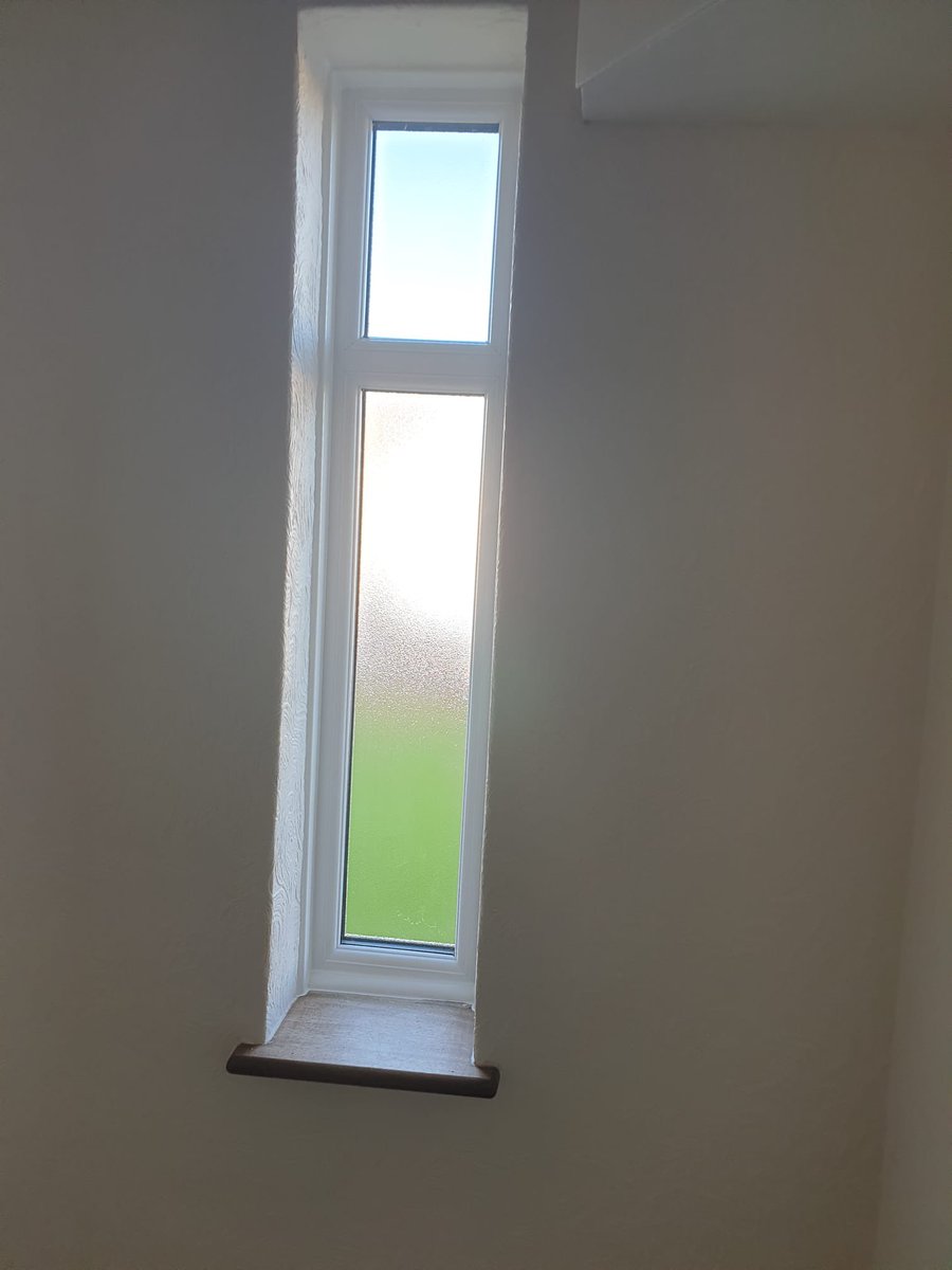 AdvancedExtPlas's tweet image. Completed today in bishopstoke by our fitter Andy. @HallmarkPanels composite door &amp;amp; @PROFILE_22 @Central_WS window.