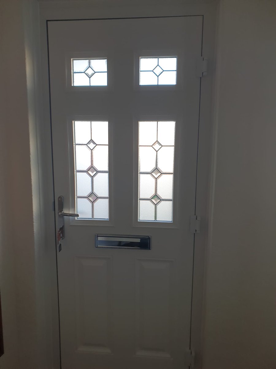 AdvancedExtPlas's tweet image. Completed today in bishopstoke by our fitter Andy. @HallmarkPanels composite door &amp;amp; @PROFILE_22 @Central_WS window.