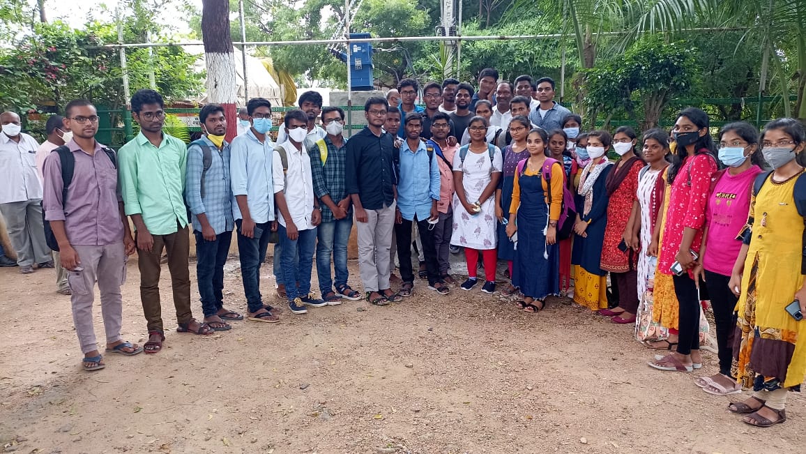 PriyankaAkula6's tweet photo. Because the academic year is going to end soon and still our hostel and mess fees are in due. So kindly take the issue to the completion. 
              Thank you sir @TelanganaCMO @KTRTRS @trsharish @Koppulaeshwar1  Sir's https://t.co/LWQjKt91kS