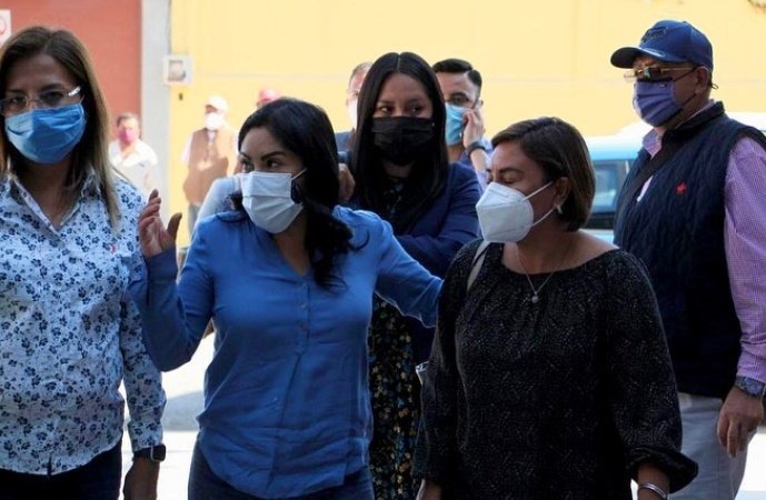 EmisorInformat2's tweet photo. La edil de Cuautitlán Izcalli en el Estado de México Karla Fiesco visitó el Centro de Desarrollo Comunitario Francisco Villa y dejó en claro que implementará acciones en beneficio de las familias izcallesnses. https://t.co/GGnazOL0iH