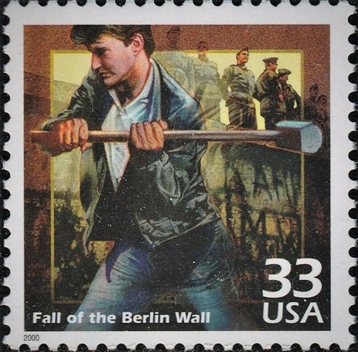 diemauerthewall's tweet photo. US postage stamp commemorating the fall of the Berlin Wall from the 'Celebrate the Century' series from 2000.
#USPost #CelebrateTheCentury
#berlinermauer #berlinwall #diemauerthewall https://t.co/JGVyvJaevA