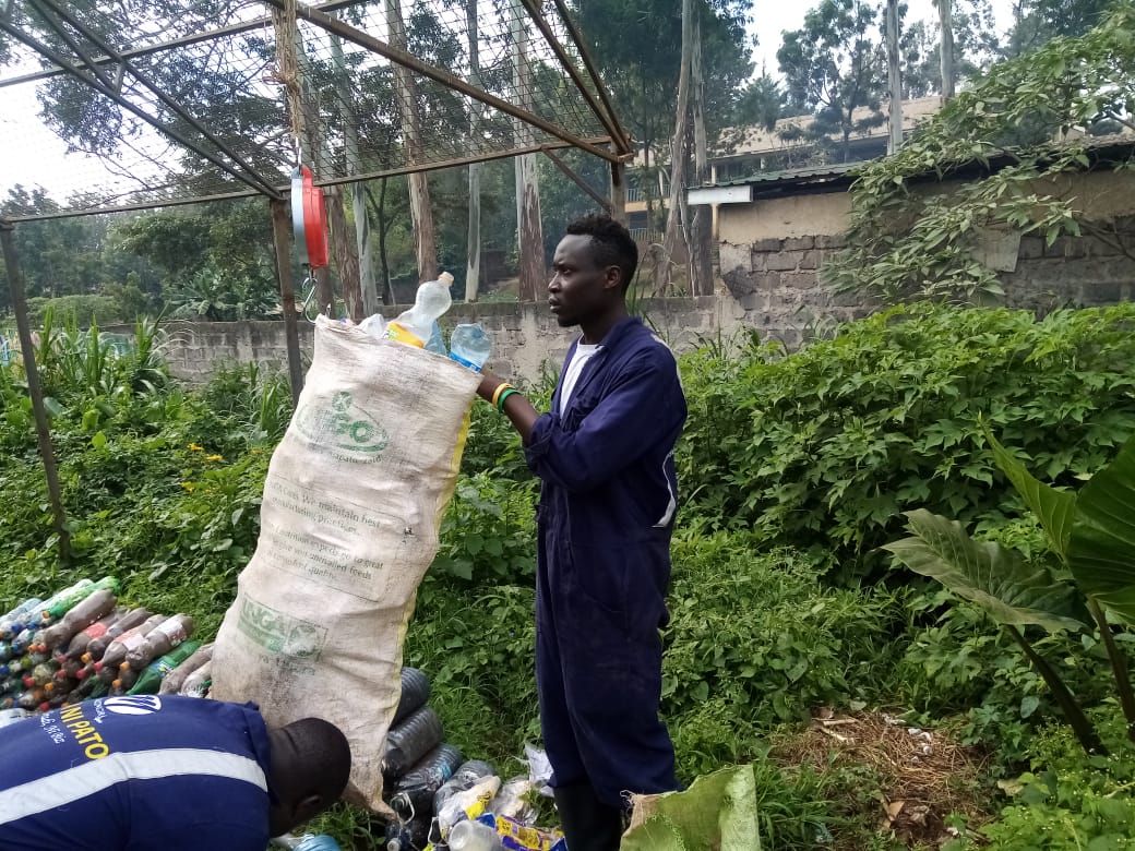 mazingirayetu's tweet photo. #NewYearResolutions is to increase the number of households engaged in the #Takanipato enterprise with a goal of eliminating plastic leakage into Rivers whilst creating jobs for the youth.
#MARPLASTICCs
@IUCN_Plastics @pmanyara @MazingiraM @JudiWakhungu @VeenaSahajwalla https://t.co/h9X0a49x9r