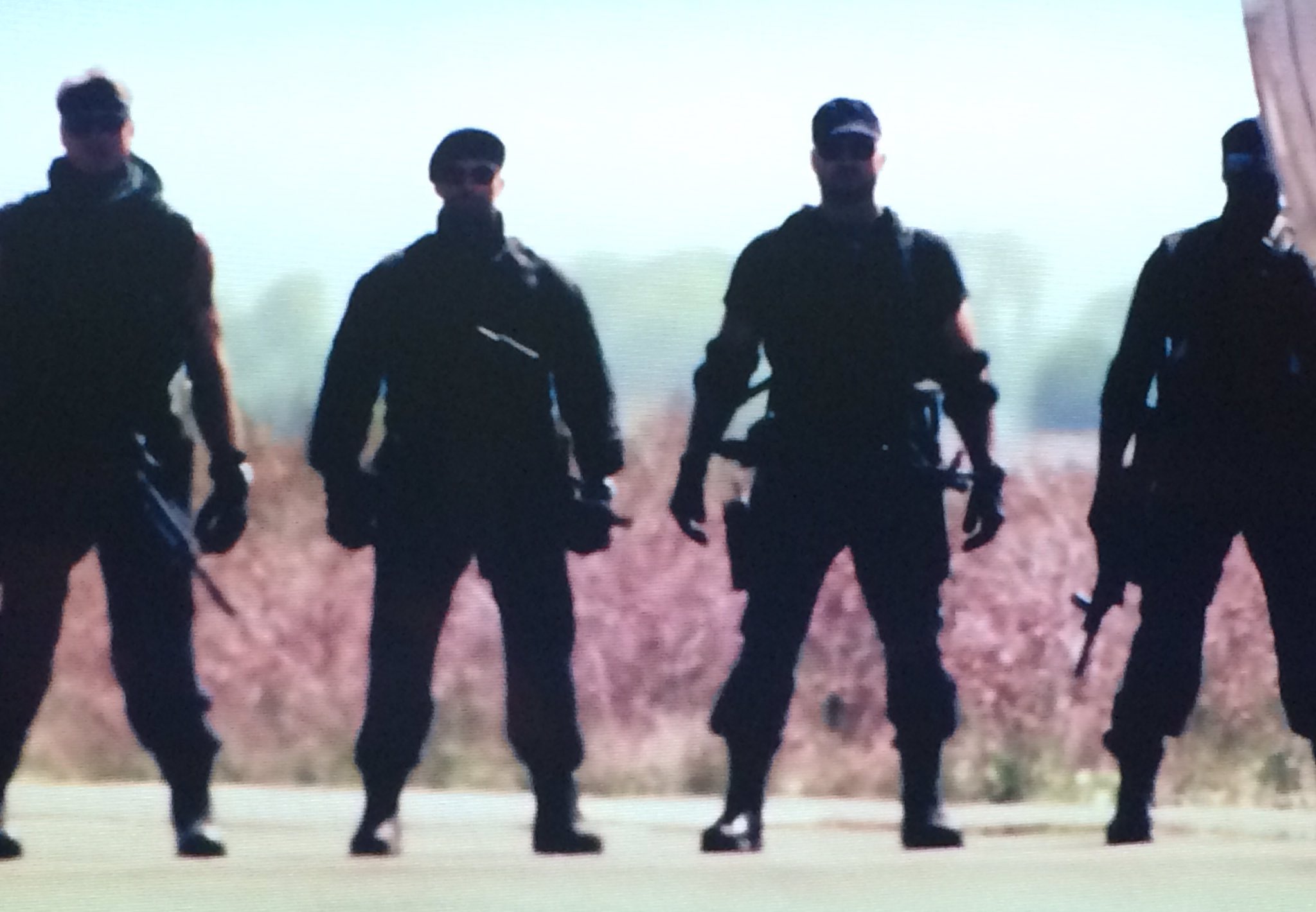 デッドプー太郎 V Twitter おまえらが思う映画の名言教えろ エクスペンダブルズ3のこれ 単身で戦いに挑もうとするスタローンに対してフル武装でかけつける仲間達 T Co Nmgug7yntw Twitter