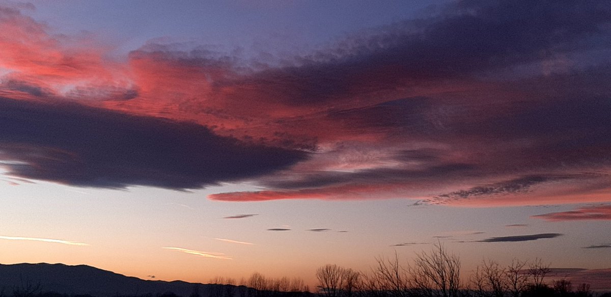StanovnikS's tweet photo. Zbog ovakvih trenutaka zao mi je sto nemam foto aparat.
#bezfiltera https://t.co/DBP1asvHVv