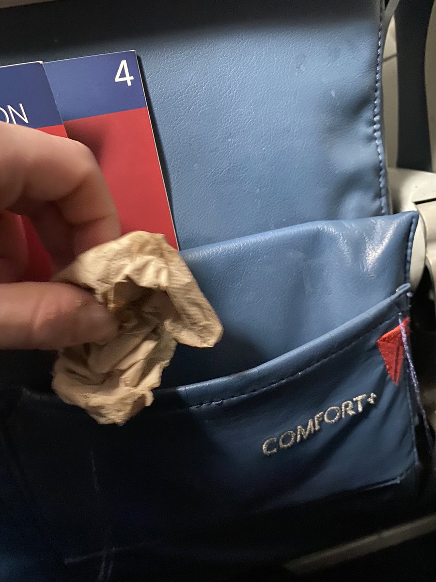 Thwippa's tweet photo. Yea thats right delta. Im putting my snot napkin in your comfort pouch https://t.co/5d4i98dXz7