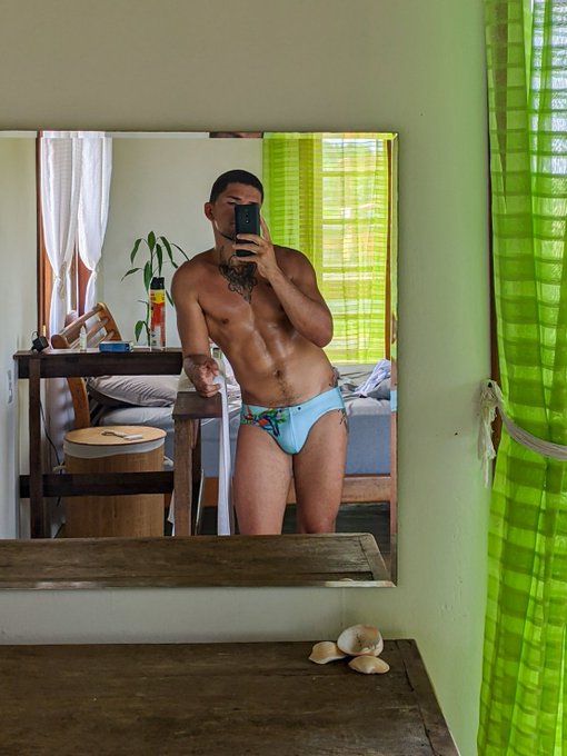 A cobra comeu o beija-flor! https://t.co/F3tFhU9JNy