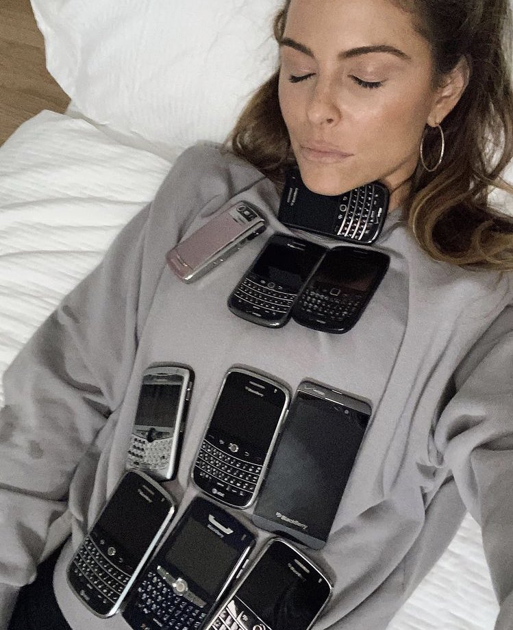 IFTVofficial's tweet photo. .@FabrizioRomano trying to sleep during the calcio mercato 

📸 IG/mariamenounos https://t.co/QEjes09LEh