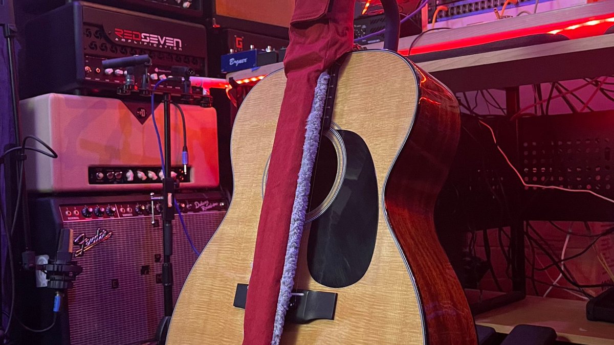 SlingString's tweet image. Show your guitar strings some extra #love by wrapping them up with our premium microfiber cloth to prevent #rusting and extend the life of your freshly wound guitar strings. Your guitar(s) will forever be #grateful!