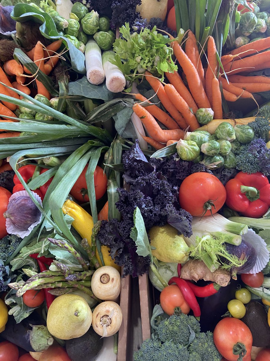 Back this week, our fruit and veg mixed boxes and the veg box, just email husseysfarm@gmail.com if you would like to collect one 🥕🥬🍋🍎🍇🥦🧄🥔🥔