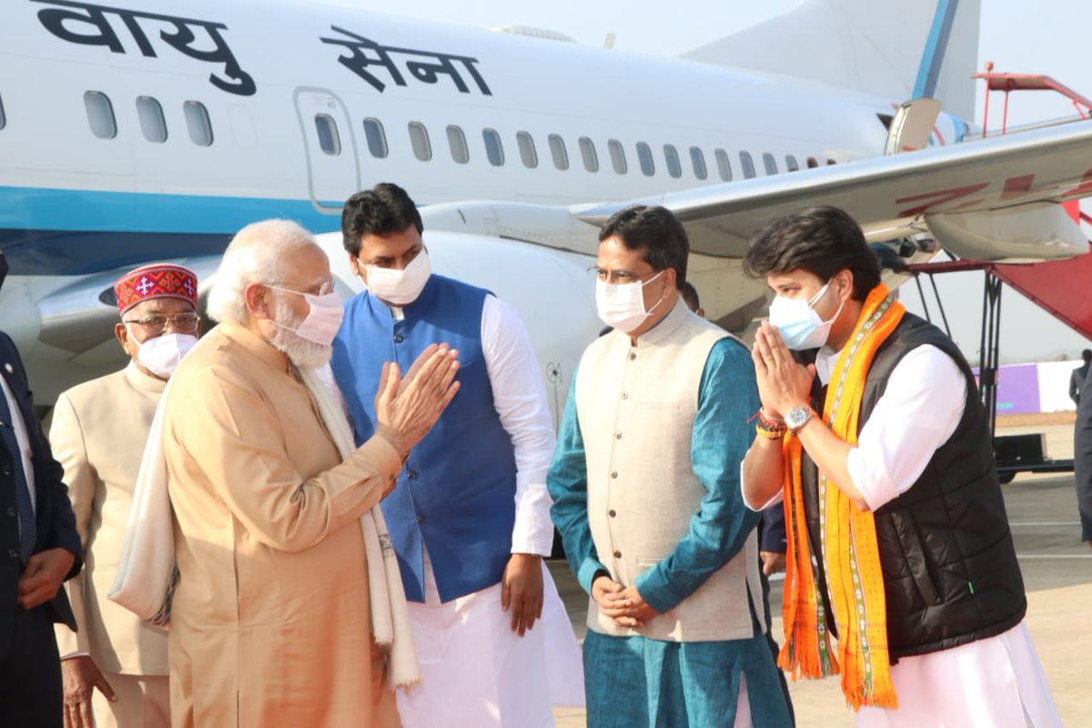 ARVIND_Jain_'s tweet photo. इंदिरा गांधी समझने की भूल न करना, नरेंद्र दामोदर दास मोदी नाम है, लिखने को कागज और पढ़ने को इतिहास नहीं मिलेगा! #Congress_
@PMOIndia @JM_Scindia
@BJP4India @BJP4MP https://t.co/y3JKg4NRfM