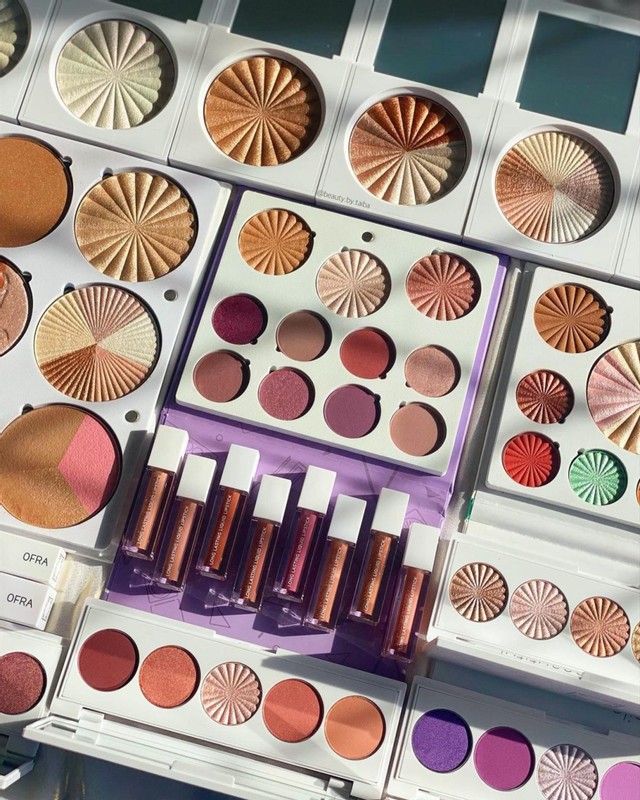 OFRACosmetics's tweet photo. #Giveaway  What if we told you that two Beauties can win all of our #2021 launches 👀 All you have to do is: 1⃣ Follow us 2⃣ Comment what you think is launching in #2022 and tag a friend 3⃣Don't forget to like this tweet! Bonus: Retweet this tweet ❤️Ends 1/9/22, Good Luck! https://t.co/TKByPUGfGg