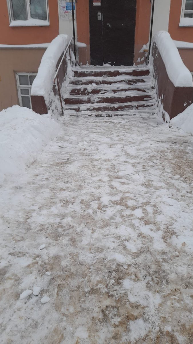 tulgilhoz's tweet photo. *Фото отчёт за 05.01.2022г.* Ручная уборка снега и наледи. г. Тула, пос. Косая Гора,  ул. Октябрьская, д. 8 @Tularegion71 @Privadm @UATNTula @gilincp71 https://t.co/lcTDjigJXi