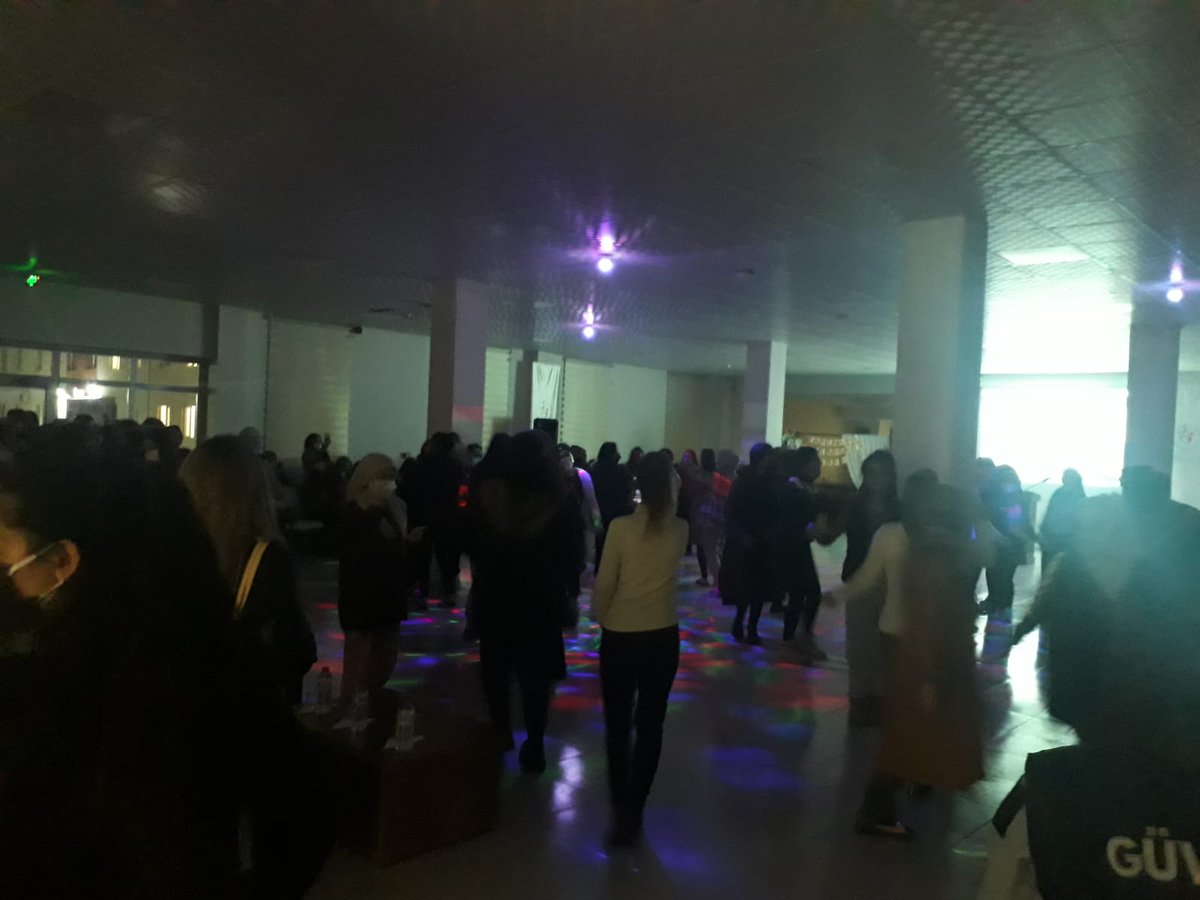 NigdeKYGM's tweet photo. Fadimana Halisdemir Yurdumuz bugün hem çok lezzetlerle, hemde bol eğlenceyle dolu 🙃

Öğrencilerimiz ile "Biz Bize Moral Gecesi" programımızdan anlık görüntüler 📸🙋‍♂️ https://t.co/umCXKSBnaz