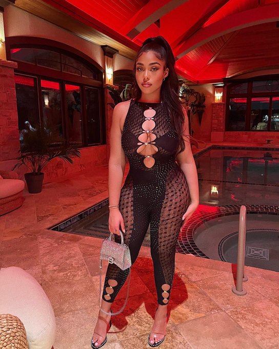Watch Jordyn Woods's leaked NSFW photo on TwXstars