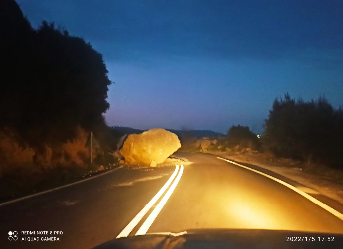 ManAndroulakis's tweet photo. 100 μέρες σήμερα μετά τον σεισμό στο Ηράκλειο οι βράχοι που έπεσαν στους δρόμους
είναι ΕΔΩ
Ο αλήτης που θα εκκένωνε το #Ματι σε 20 λεπτά διαχειρίζεται την πανδημια στο ποδι, ανοίγει τα #σχολεια με +50000 καθημερινά #κρουσματα αφήνει το #ΕΣΥ στην μοίρα του κ τον λαό στην τύχη του. https://t.co/yTkYpIgyWc