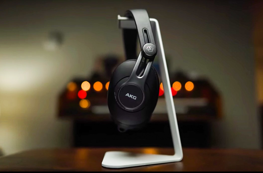 Finding headphones that enhance my busy, mobile lifestyle while also accommodating my home recording needs wasn’t easy...until I was introduced to #AKG #K371BT headphones.' Thanks for the great review, @PerformerMag and artist/producer @Effswell! ➡ bddy.me/3eYyiAs