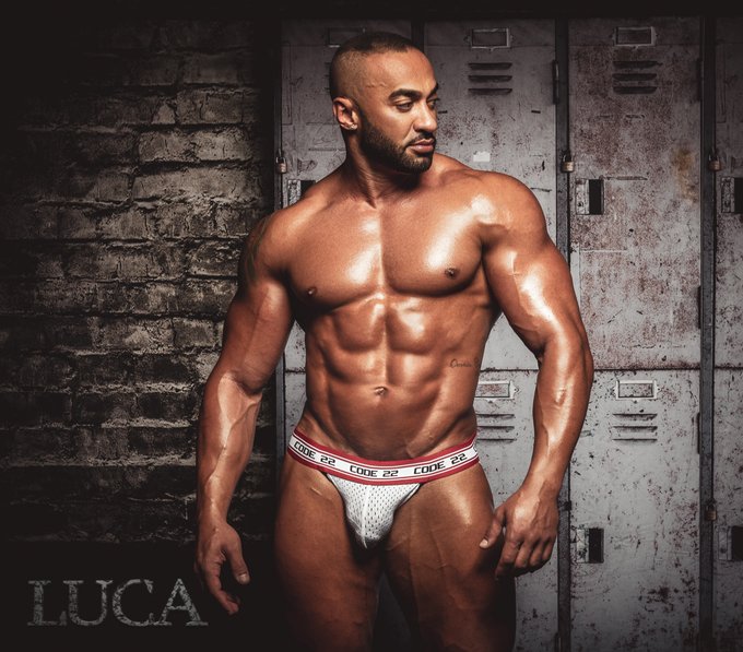 1 pic. Locker Room Diaries with @Luca_allfit by @PaulJamnicky Exclusive! https://t.co/GiK6hulLCm 
.
