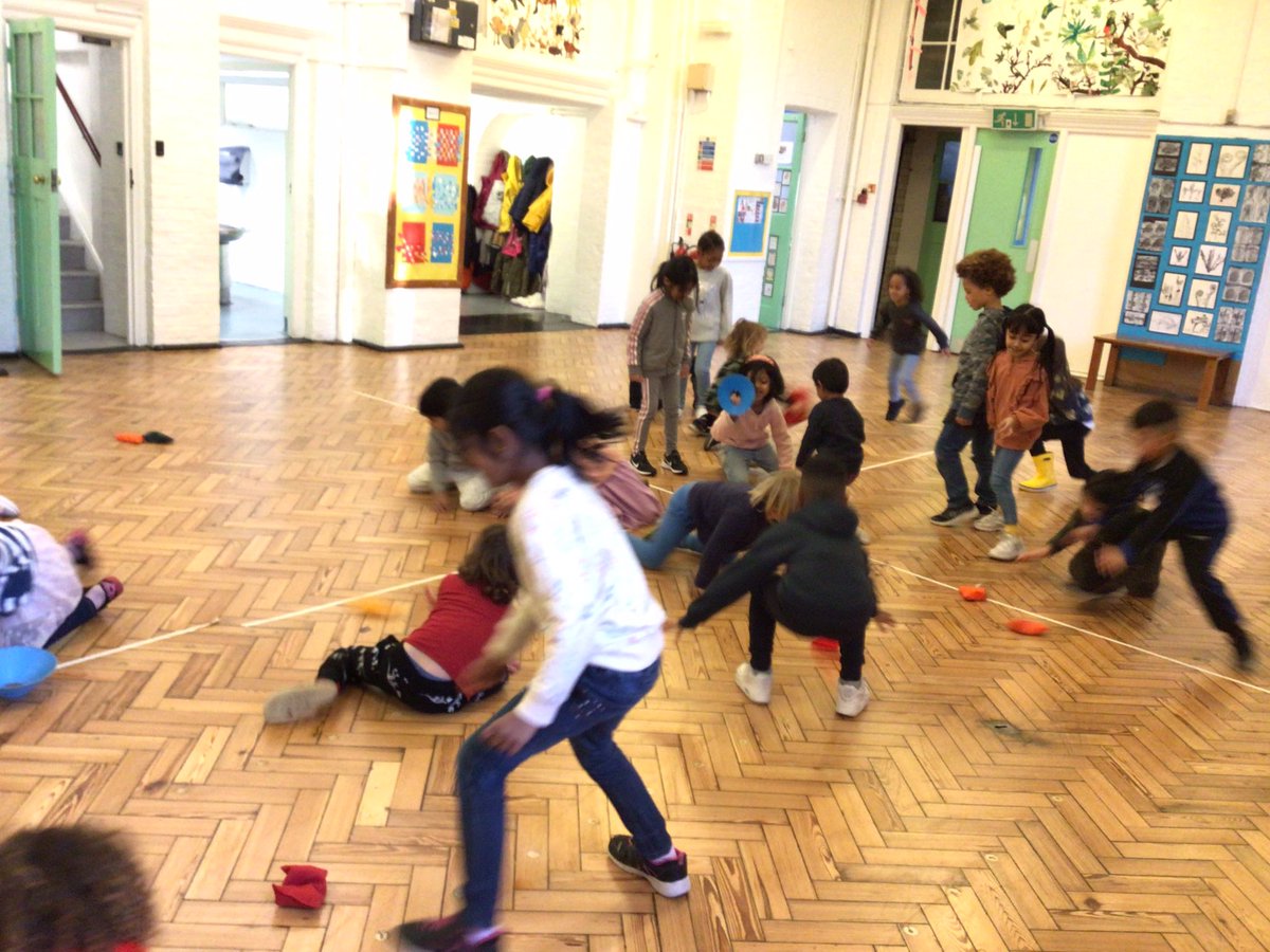 Coral14204414's tweet photo. Team games in PE today. https://t.co/PZYLGDoNl8