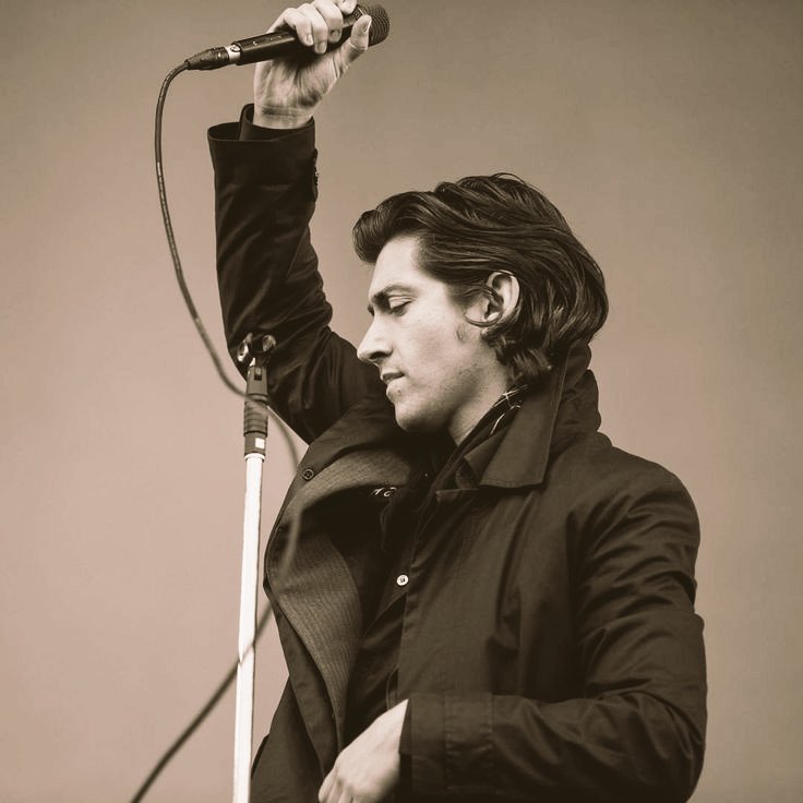 Because it\s already january 6th in my place, happy birthday alex turner! 