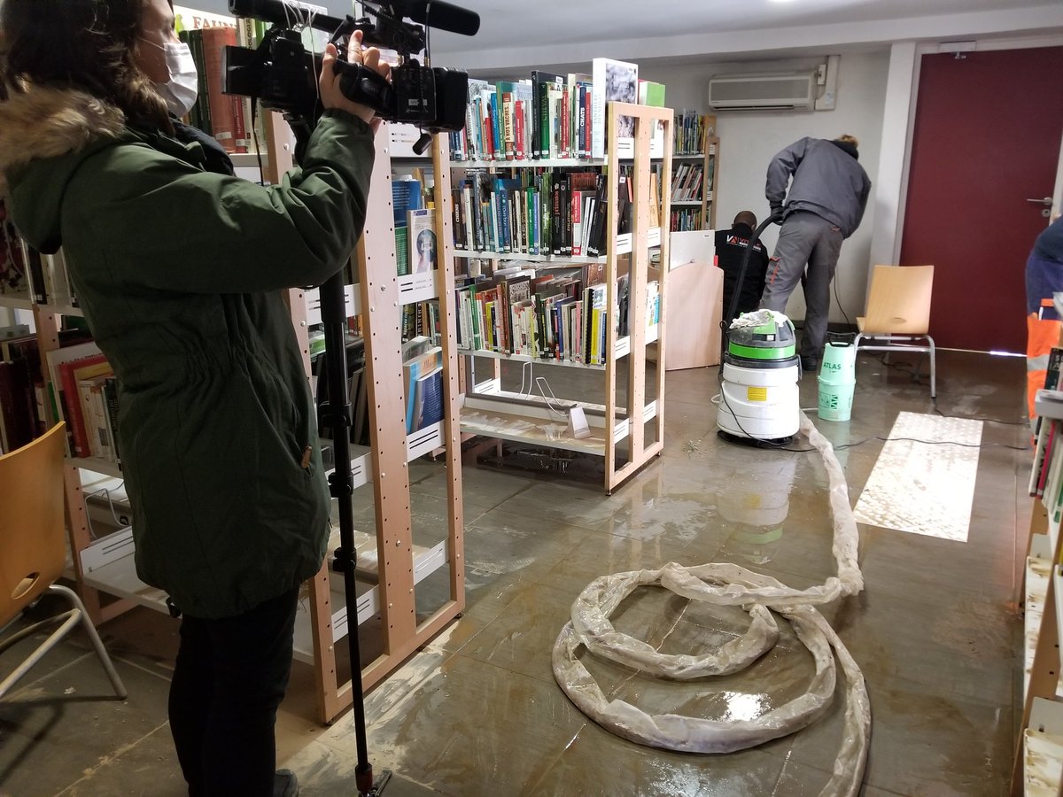 sabcorrieri's tweet photo. De gros dégâts à la plaine d #ansot à #bayonne toujours fermée au public. Un énorme travail de nettoyage et de restauration des collections reste à faire. Reportage ce soir @F3euskalherri https://t.co/HmWWHXiqxA