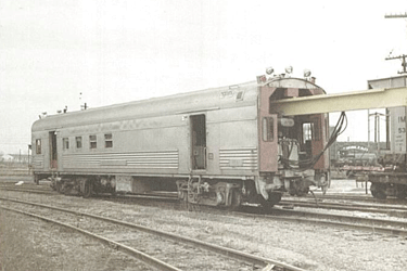HollandRail's tweet photo. We’re starting this incredible year to come with a throwback to our original mobile welding unit. Get to know Unit 101, North America's first mobile flash-butt welder. Read More > https://t.co/u2nlgxJDUJ
#RailWelding #RailroadHistory #MaintenanceOfWay https://t.co/AUcj30RNop