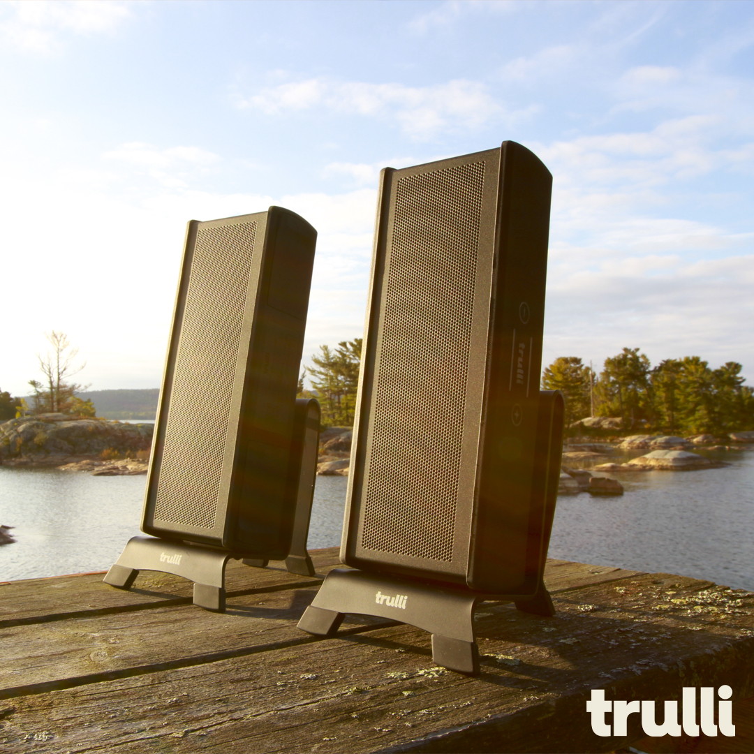 Listening to music in stereo versus sitting in the sun by the water? Why not do both 😀 
#LifeInStereo #MusicByTheWater #TrulliAudio