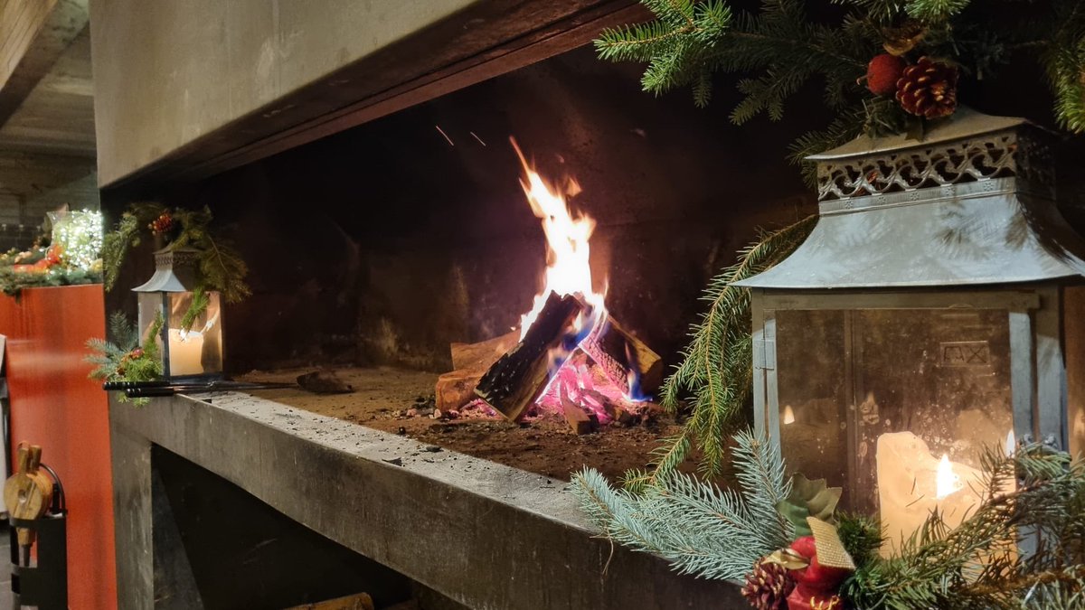 HTBiescas's tweet photo. Os esperamos NOCHE y DÍA DE REYES 👑👑👑para disfrutar de una celebración entrañable en nuestro acogedor Restaurante La Lifara > COMIDAS: de 13 a 16h - CENAS de 20 a 23h
+ Info 974 485 483 https://t.co/WwehMp4wok