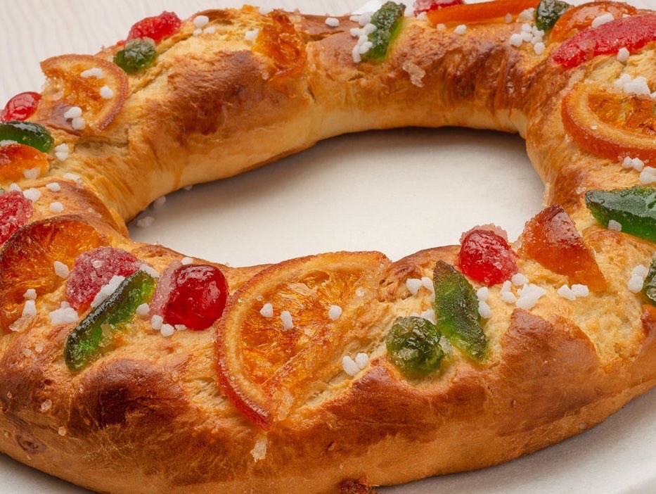 SpaCIE_edu's tweet photo. Spanish #gastronomy is one of the best things of #studyabroad in #Spain. Food 19 in our series: #roscondereyes 😋👑👑👑, served on Jan.6 (three wisemen Day)

#VisitSpain #VisitaMadrid 
#studyinspain
#studyinmadrid #SpaCIE #Madrid #SummerSchool #foodpics @Spain_inUK @Visita_Madrid https://t.co/Gy7KoRoO93