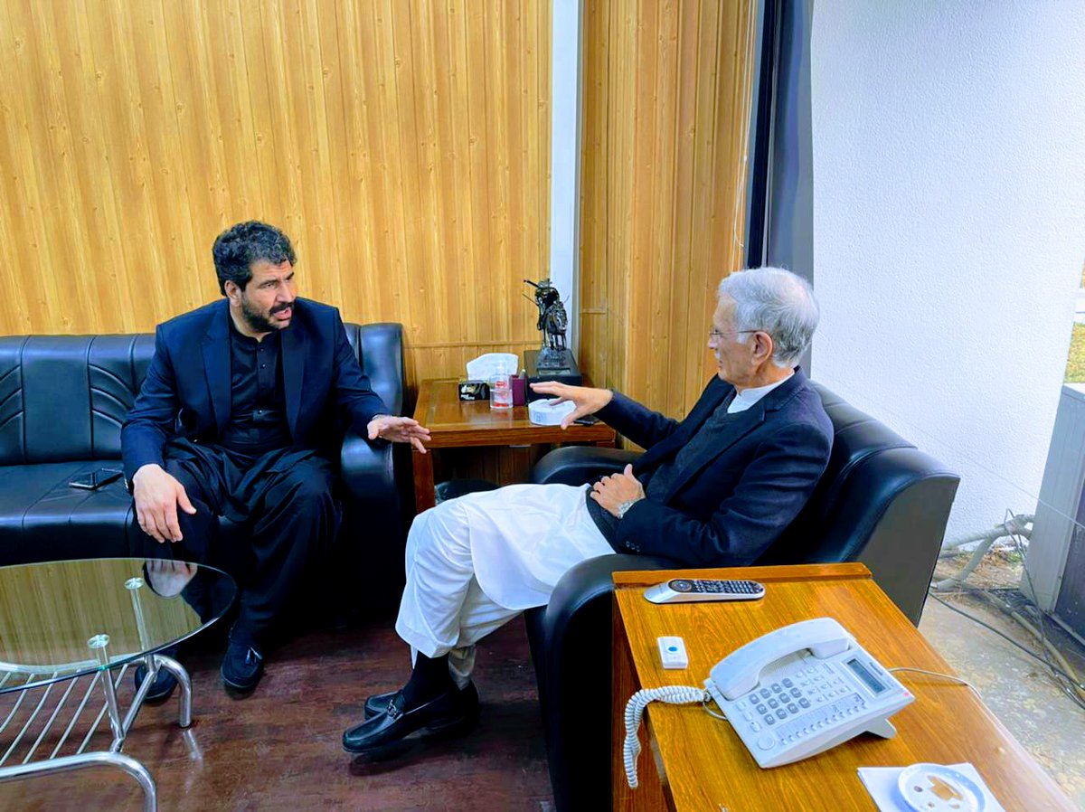 PTIKPOfficial's tweet photo. صوبائی وزیر برائے ریلیف و آباد کاری @ImIqbalWazir کی اسلام آباد پارلیمنٹ ہاؤس میں وفاقی وزیر برائے دفاع و پی ٹی آئی خیبرپختونخوا کے نومنتخب صدر @PervezKhattakPK سے ملاقات،

صوبائی وزیر محمد اقبال خان وزیر نے وفاقی وزیر برائے دفاع پرویز خٹک کو صدرات کی مبارکباد دیں،

#KPKUpdates https://t.co/EgxfDPu2xw