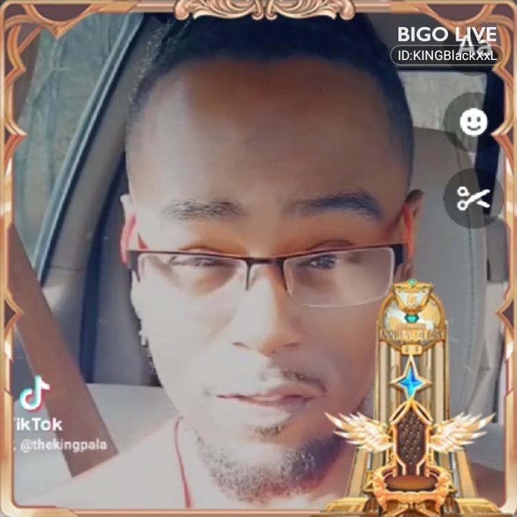 KING4KINGTv's tweet photo. Come and see KingQuick Cash🏧 streaming live on #BIGOLIVE and make new friends!  https://t.co/vjKYC931qX https://t.co/x1L9sENgP1