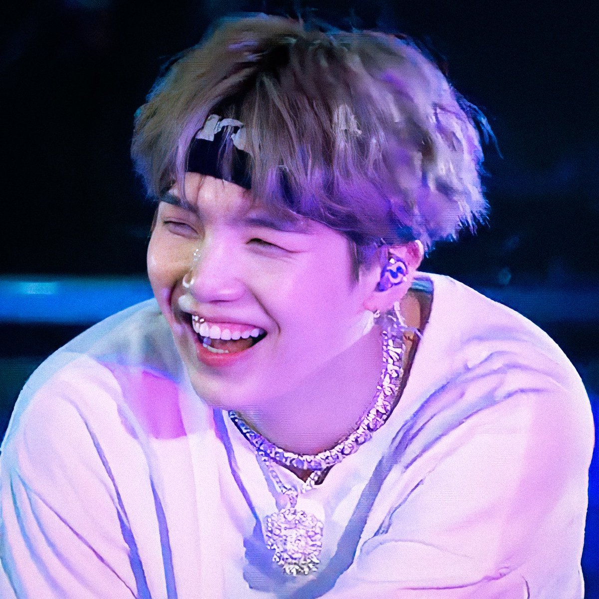 yoongi smiling (@smileyoobie) on Twitter photo 