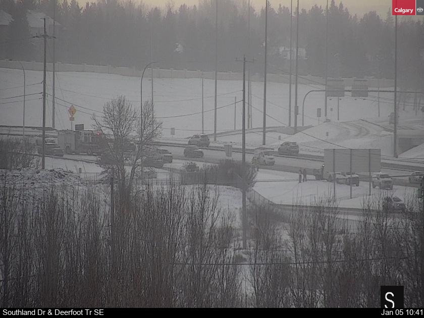 ALERT: Traffic incident on NB Deerfoot Tr at Anderson Rd SE, blocking the right lane. #yyctraffic #yycroads