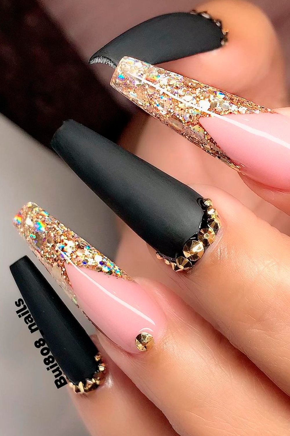 34 Top Black And Gold Glitter Nails | Gold glitter nails, Rose gold nails, Gold  nails