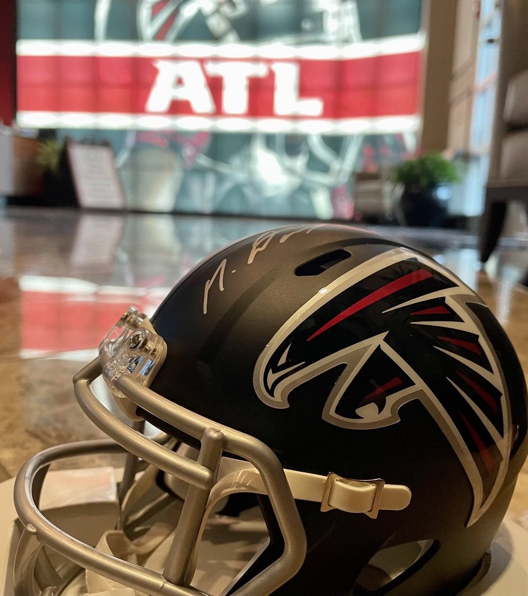 MikeDavisRB's tweet image. Retweet to win a signed mini helmet. Remember RT count as double today. Run it up !!
#WPMOYChallenge Davis