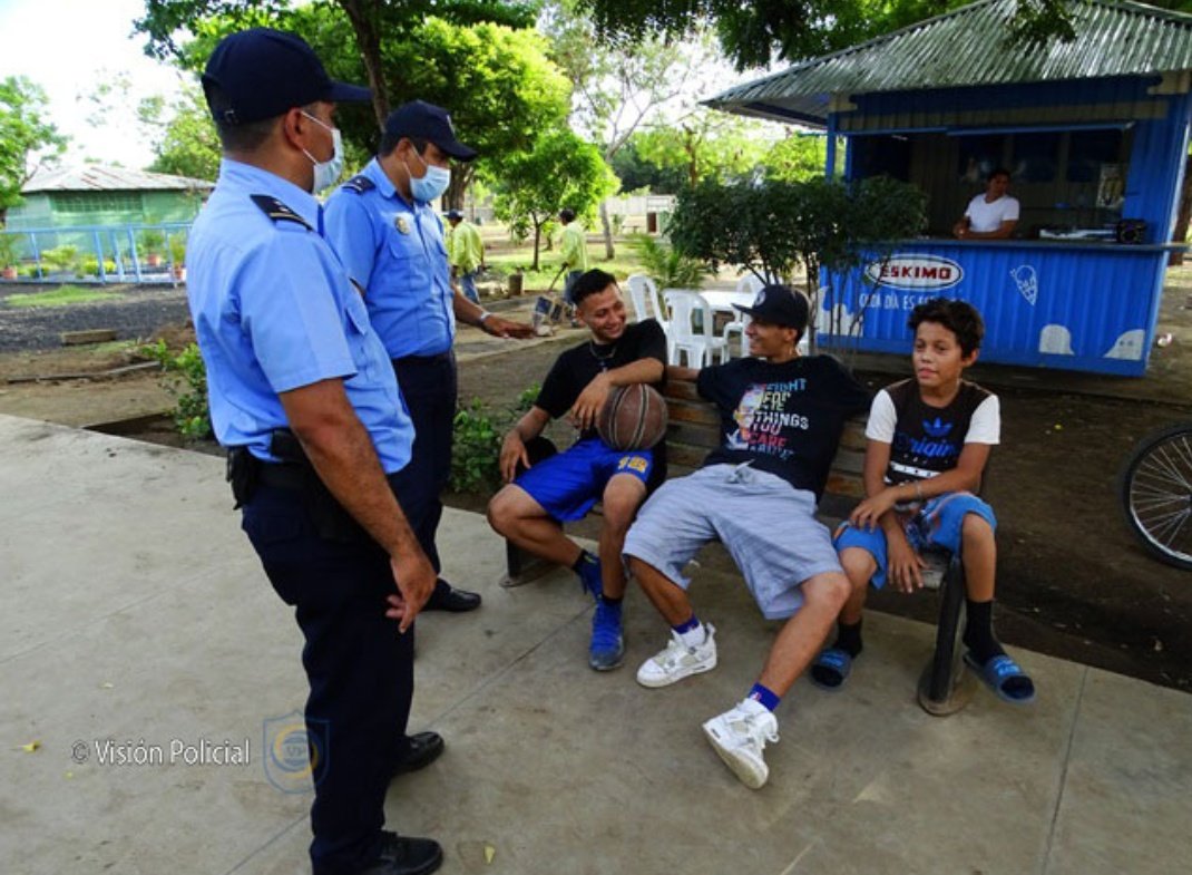 El Inspector General de la Policía Nacional, Comisionado General Jaime Vanegas dio a conocer los resultados de la implementación del Programa Interinstitucional de Atención a la Adolescencia y Juventud

#JuntoALaComunidad

Más detalles:
👇
policia.gob.ni/?p=80624