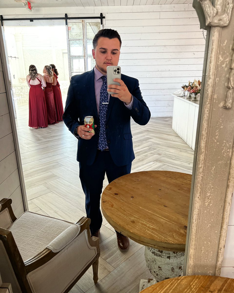 dfloresiii's tweet photo. Hustle, until your haters ask if you’re hiring. https://t.co/5k2Fd2oLlQ