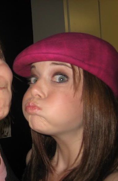 emilysarchive's tweet photo. the chaotic energy of young emma stone https://t.co/KjEAzAI9l3