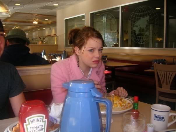 emilysarchive's tweet photo. the chaotic energy of young emma stone https://t.co/KjEAzAI9l3