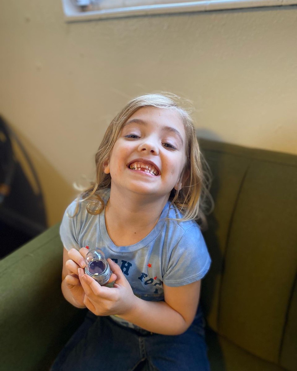 chanley_g's tweet photo. That feeling when you pull out your first tooth https://t.co/eJ5pyKhmwf