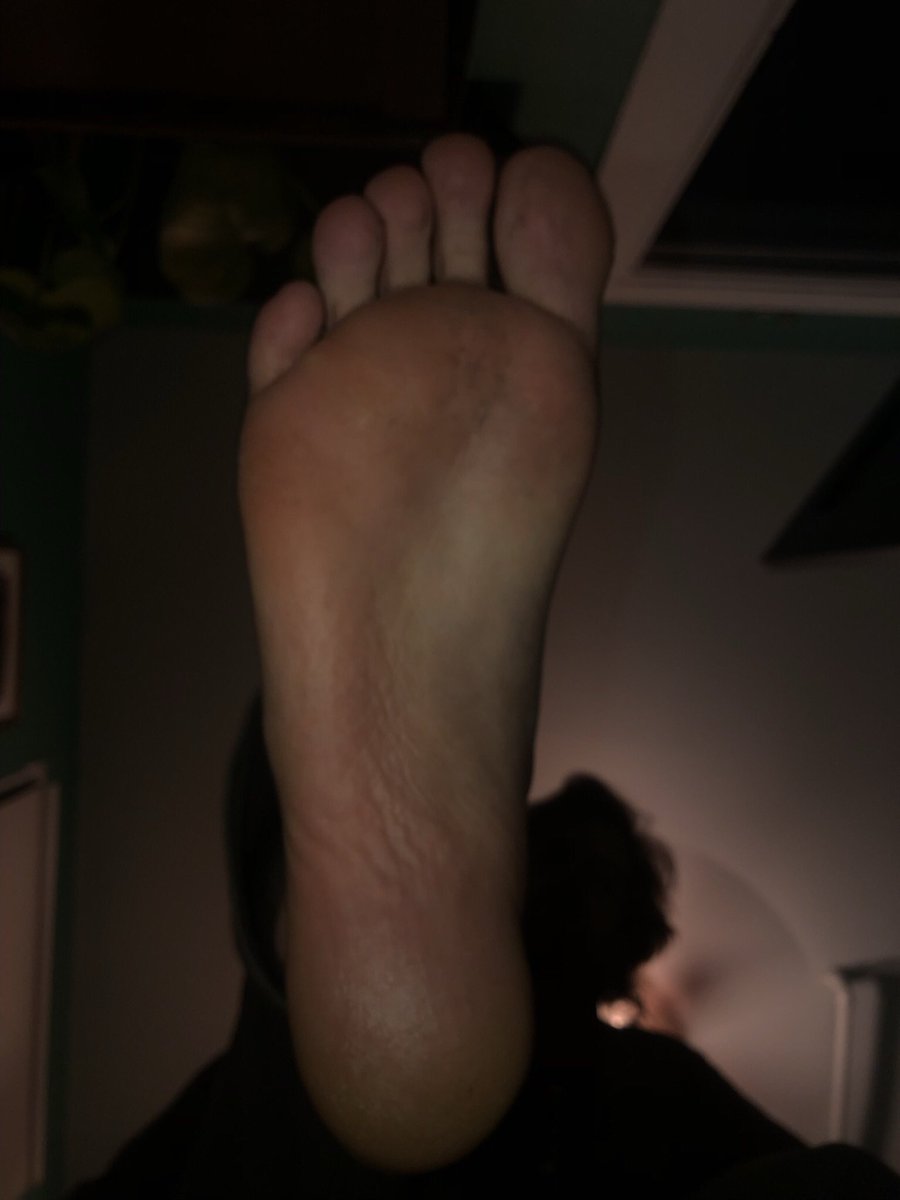 Twoguysfeets's tweet photo. Hey Pigs! Send me all your money while you lick my feet clean. 😈 @retweet4masters #cashmaster #feetdaddy  #findom https://t.co/wH8BRWLh6O