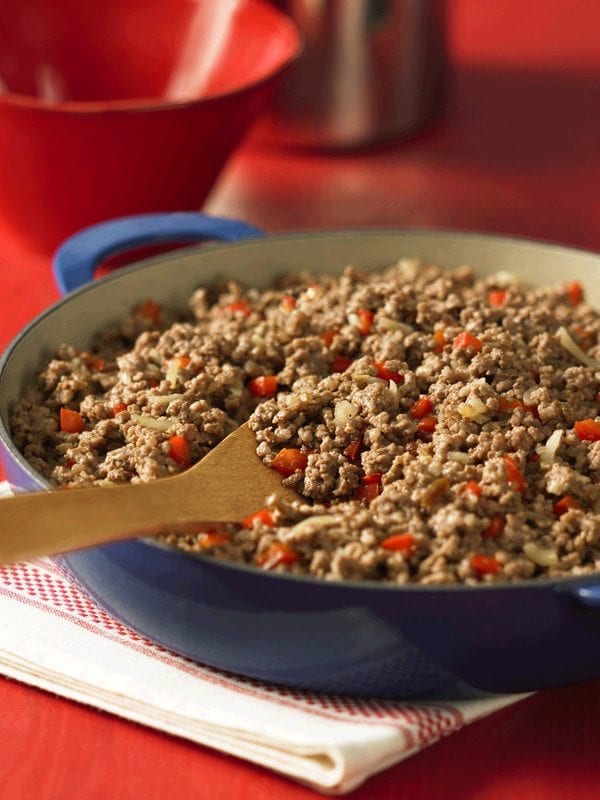 CanadianBeef's tweet photo. (1/2) Let's make 2022 the year of planning ahead! This simple yet delicious Big Batch Beef recipe is perfect for making ahead and freezing away for future meals – making dinner time during the week a breeze. https://t.co/LKBqobc4j6 https://t.co/7pqYeJdfAy