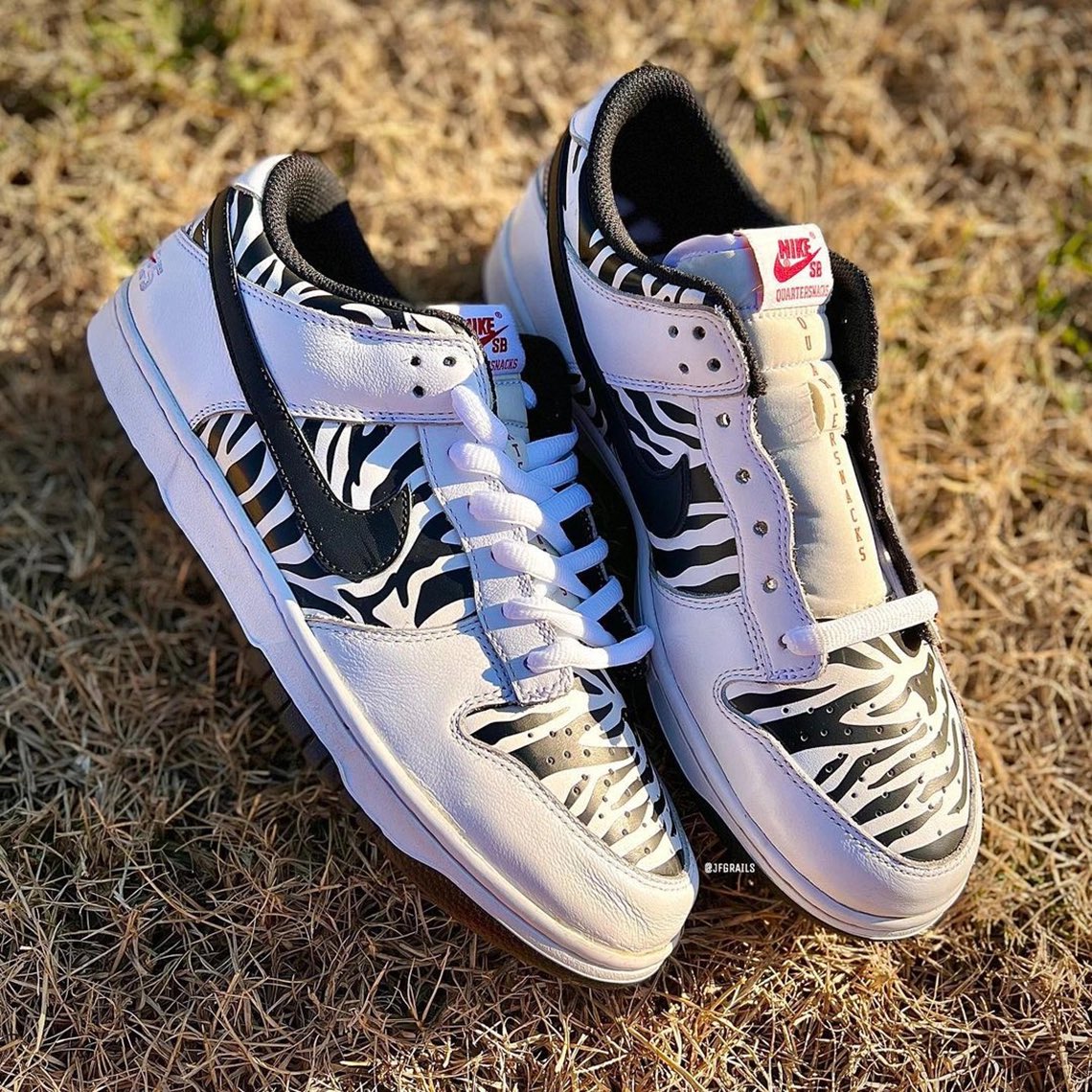 ttsdrops's tweet photo. 1 ou 2? 

#sneakers #dunk #nikedunk https://t.co/QM6JEu5m3y