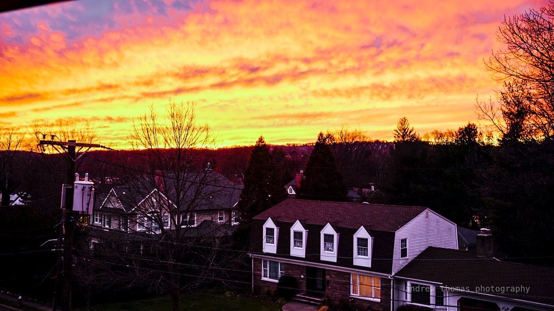 andrewthomas___'s tweet photo. Back to Back to Back
#newyear #newyearsunsets #2022sunsets #northjersey #bergencounty #newjersey #njsunsets #sunsetporn #njphotographer #andrewthomasphotography 

https://t.co/1OolIAN429 https://t.co/Tlro15bLtk