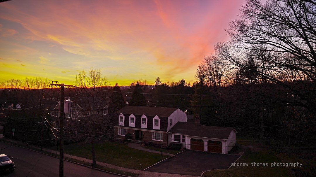 andrewthomas___'s tweet photo. Back to Back to Back
#newyear #newyearsunsets #2022sunsets #northjersey #bergencounty #newjersey #njsunsets #sunsetporn #njphotographer #andrewthomasphotography 

https://t.co/1OolIAN429 https://t.co/Tlro15bLtk