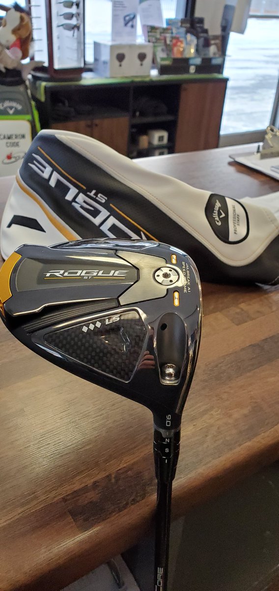 Wow <a href="/CallawayGolf/">Callaway Golf</a> <a href="/BruceCarroll11/">Bruce Carroll</a> <a href="/Dexman77/">Andy Dexter</a> this thing is 🔥....always enjoy golf pro Christmas! #Callaway #RogueST