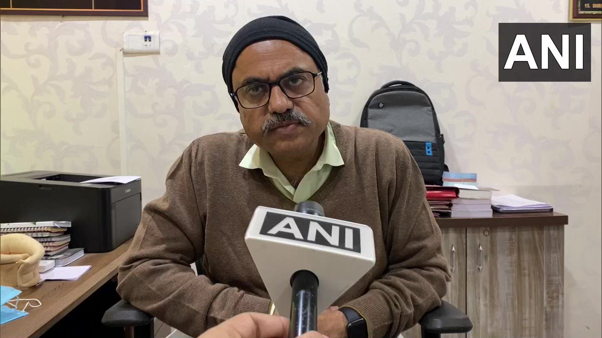 ANI's tweet photo. Madhya Pradesh | We got info that illegal cannabis was being stored in a godown. Our team raided the spot &amp;recovered 270 sacks filled with 16,000 kgs of cannabis worth around Rs 50 lakhs.We've arrested 5 people. Further investigation on: Guru Prasad Parashar, ADCP, Indore (05.01) https://t.co/1ZT5c8r1OZ