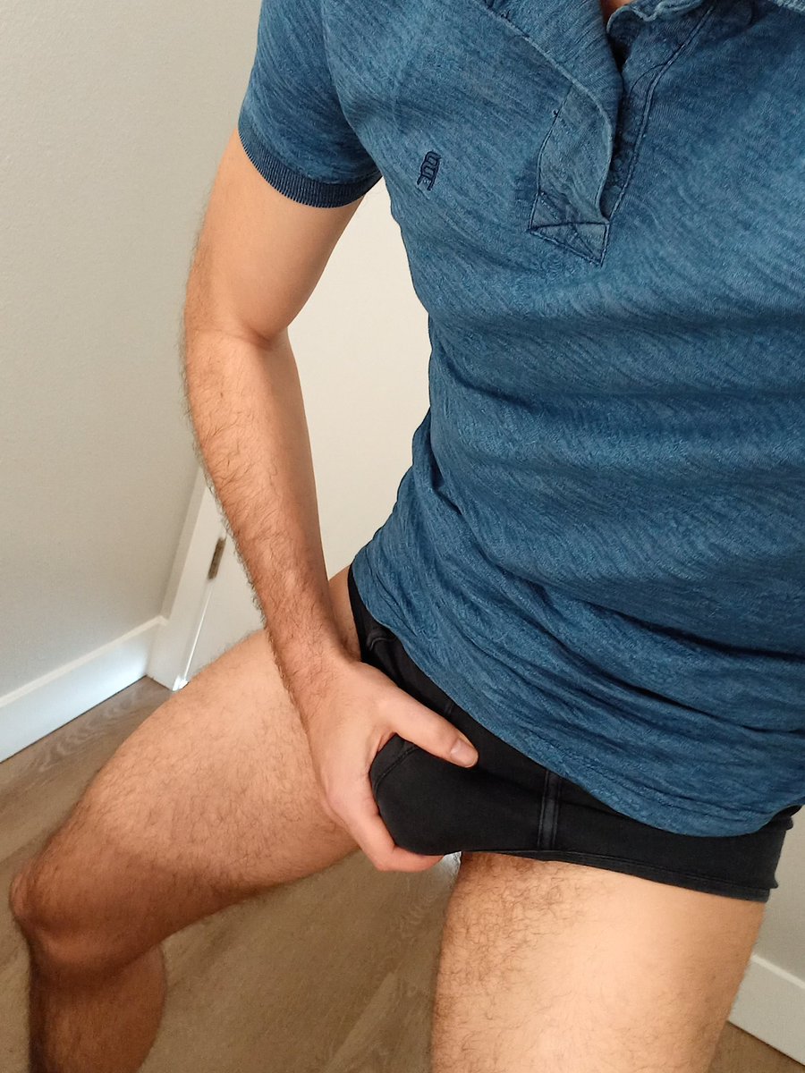RubberGerman's tweet photo. Love my bulge! 😜 https://t.co/8LT2sOD3t7