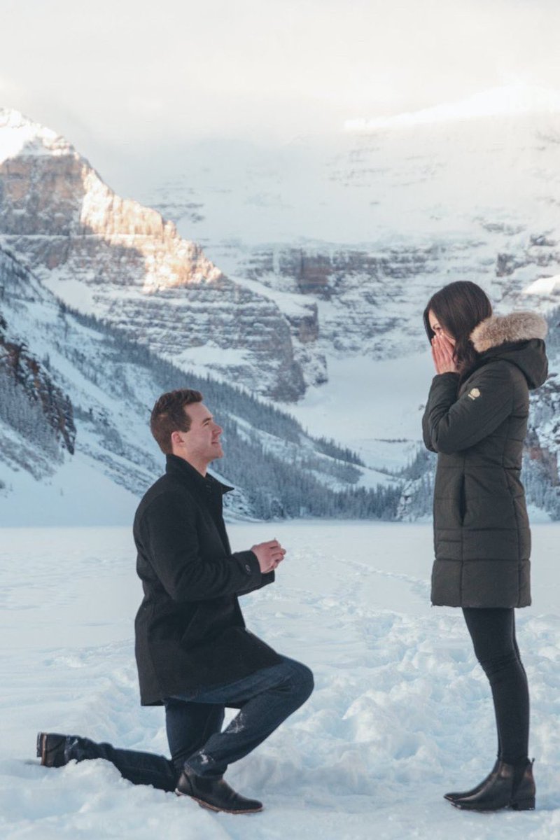 FairmontCLL's tweet photo. π Ringing in the New Year!
A dreamy snow capped mountain proposal on frozen Lake Louise. It couldnβt get any more magical! π
#WeddingWednesday #SpiritOfWinter #ThisIsCanada
π«: via IG @britt.taylor.s & @bvolcan21
πΈ: via IG @BanffPhotography https://t.co/zBcOb7rDpK